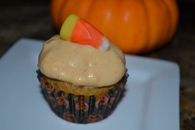 Pumpkin Pie Cupcakes with Pumpkin Cream Cheese Frosting | Delish D'Lites