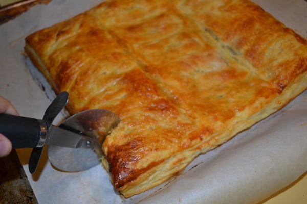 Pastelitos De Guayaba Y Queso (Guava and Cheese Puff Pastries) - Delish ...