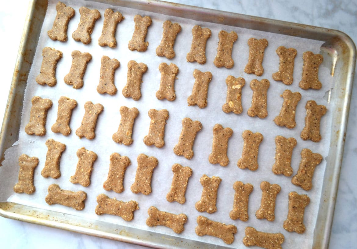 Oatmeal Peanut Butter & Blueberry Dog Treats - Delish D'Lites